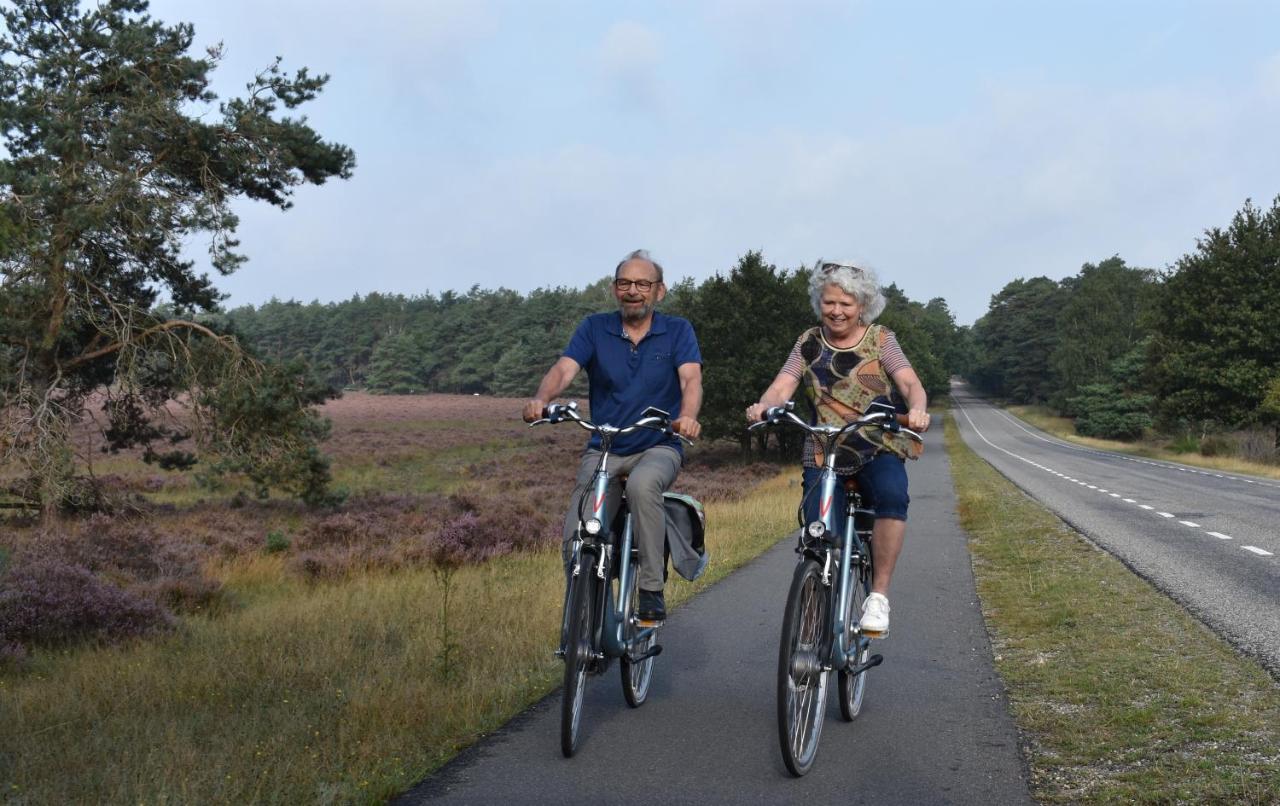 Chalet Op De Veluwe # Linde Putten Esterno foto