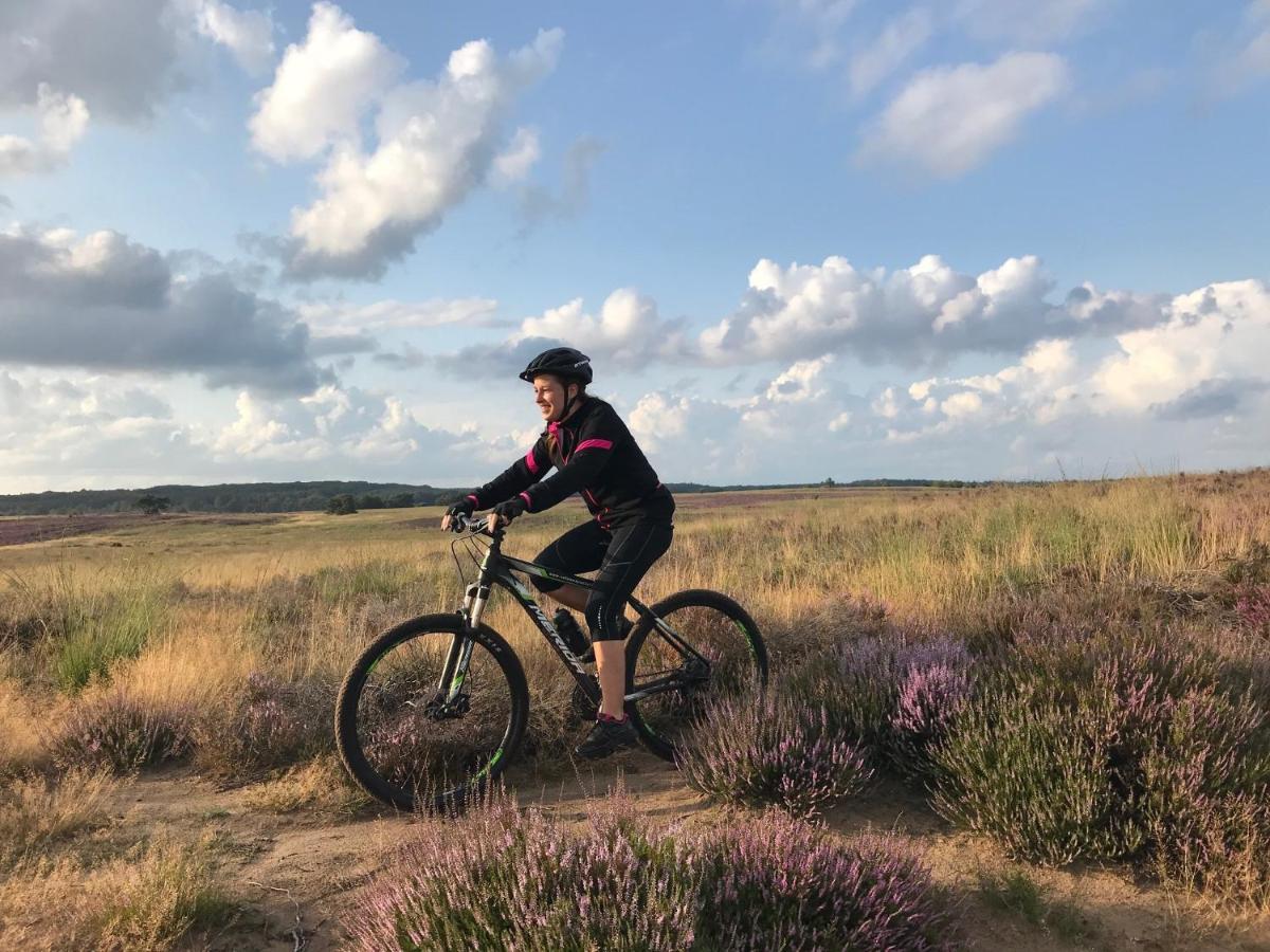 Chalet Op De Veluwe # Linde Putten Esterno foto